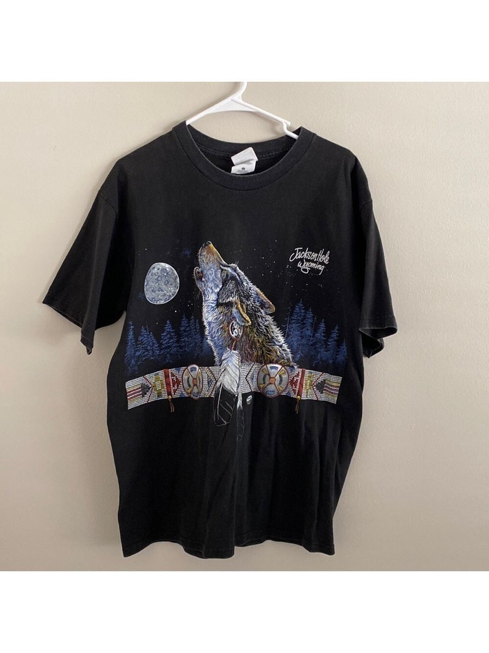 Vintage Jackson Hole Wyoming howling coyote black tee